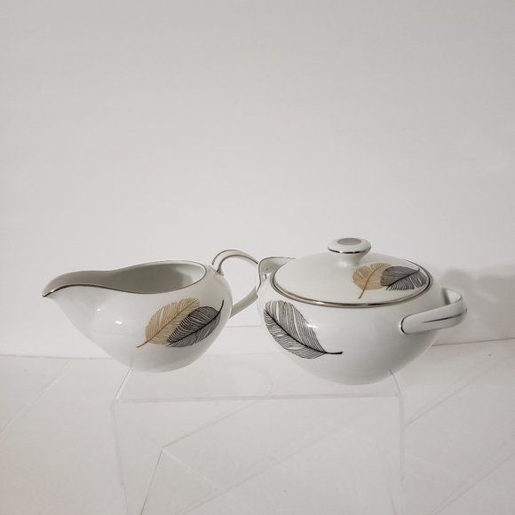 Barclay Covered Sugar Bowl & Creamer Set Leaf Design - Picture 6 of 7